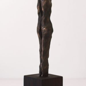 Pareja, bronce y madera. 36X8x8cm